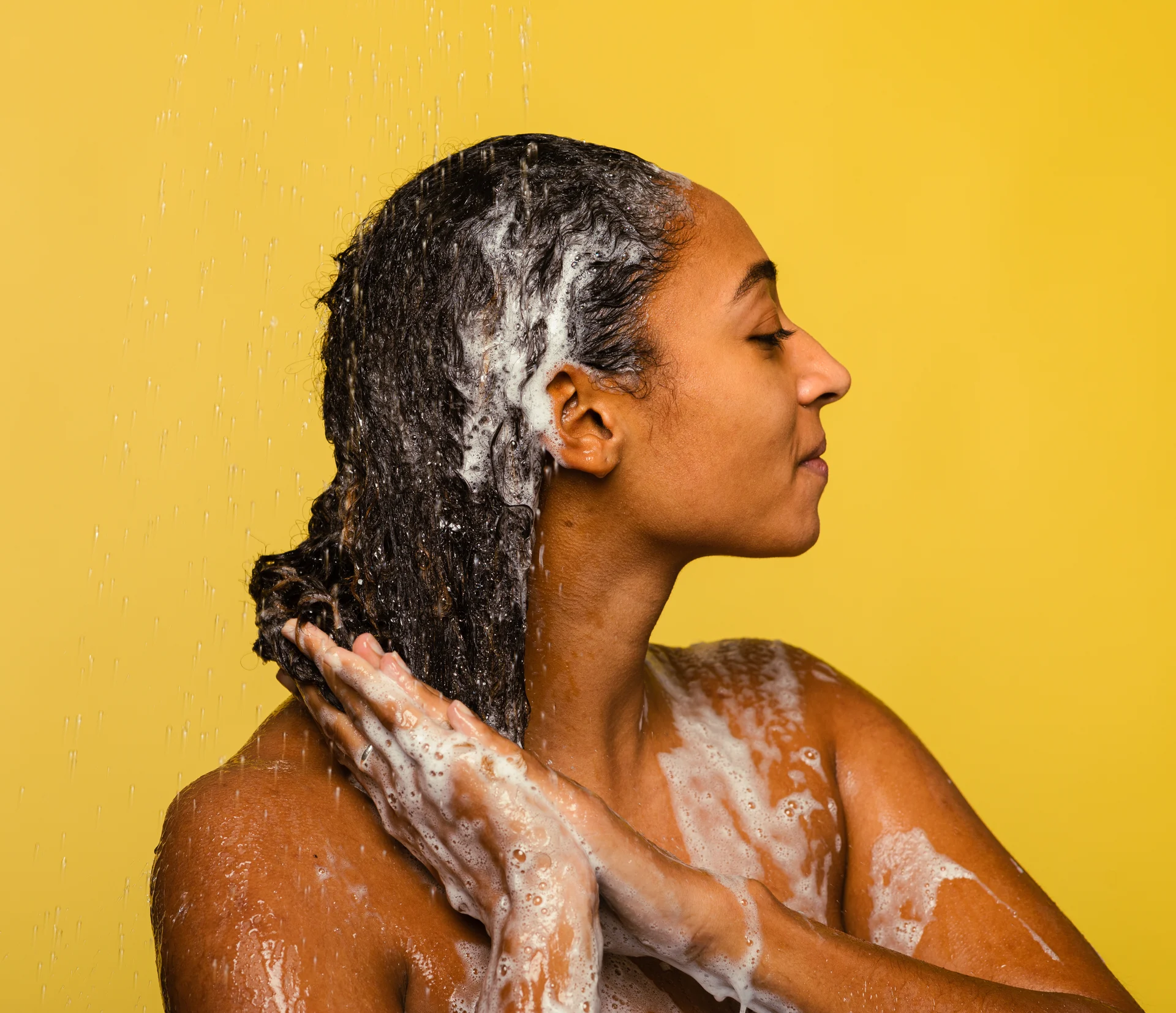 fairly_traded_honey_shampoo_newsite_hero_2021-5_0fcec7a2