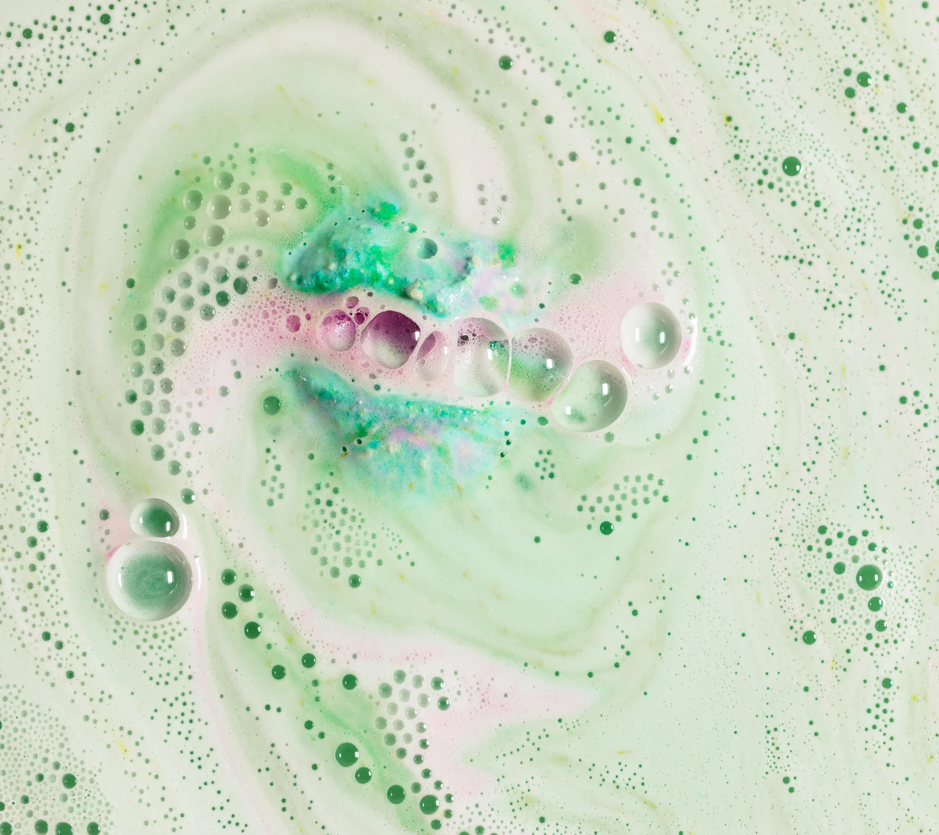 the_lakes_bath_bomb_hero_image_newsite_2021-5_25e85732